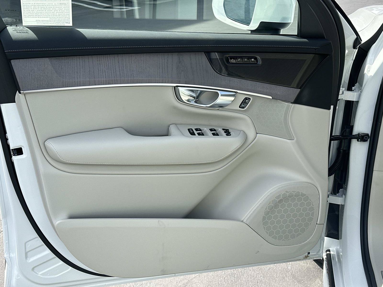 New 2026 Volvo XC90 T8 Ultra w/ Protection Package Premier AWD/4WD image 11