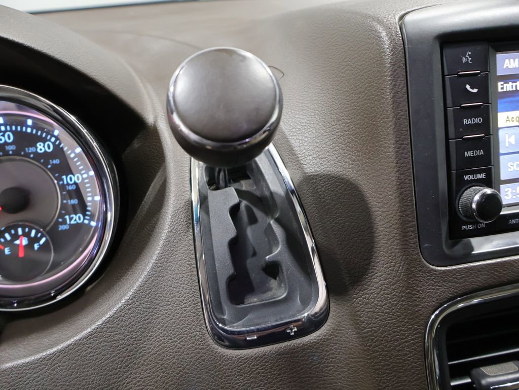 Used 2015 Chrysler Town & Country Touring w/ Driver Convenience Group FWD image 38