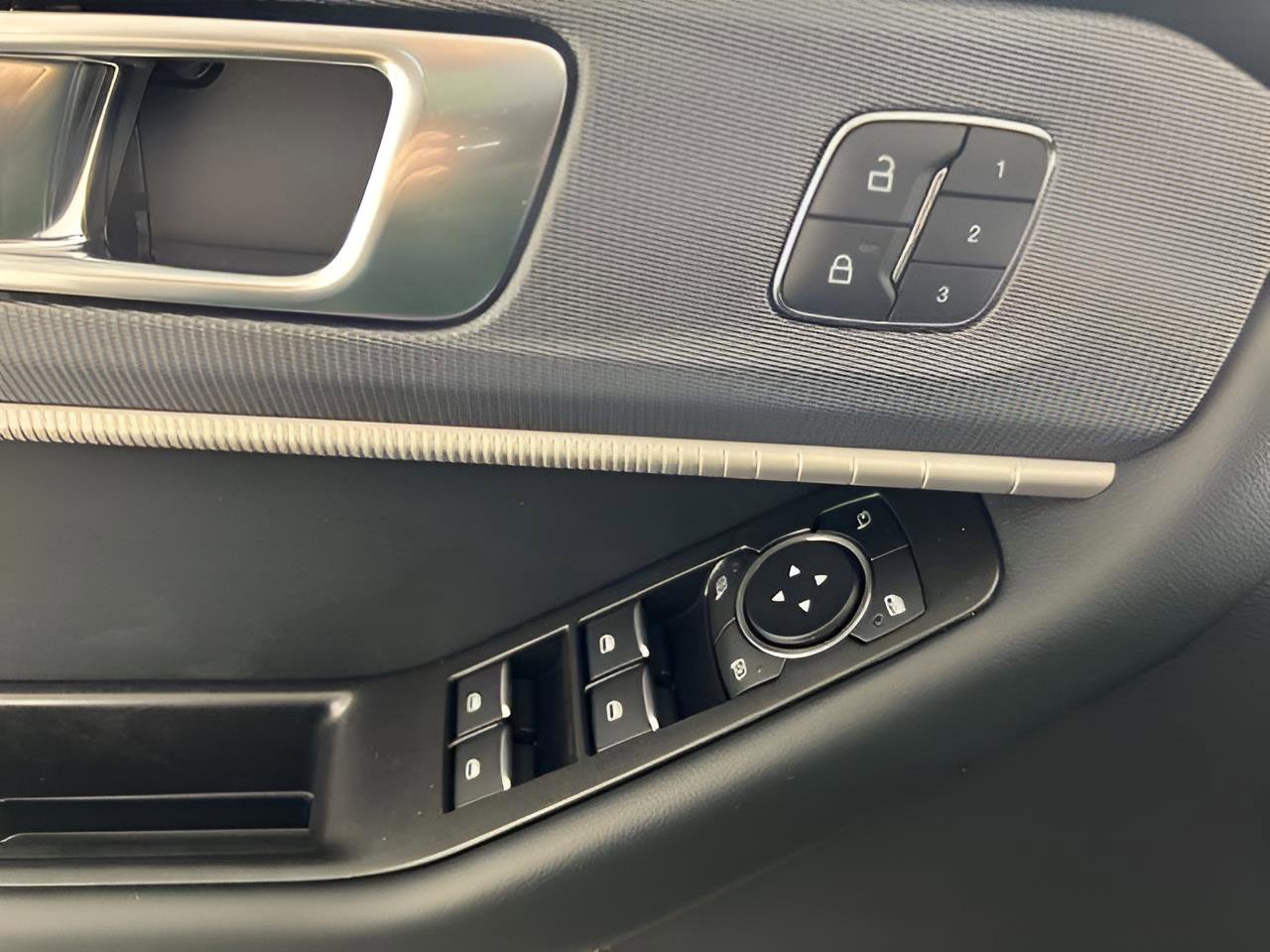 Used 2025 Ford Explorer ST-Line w/ Premium Package image 11