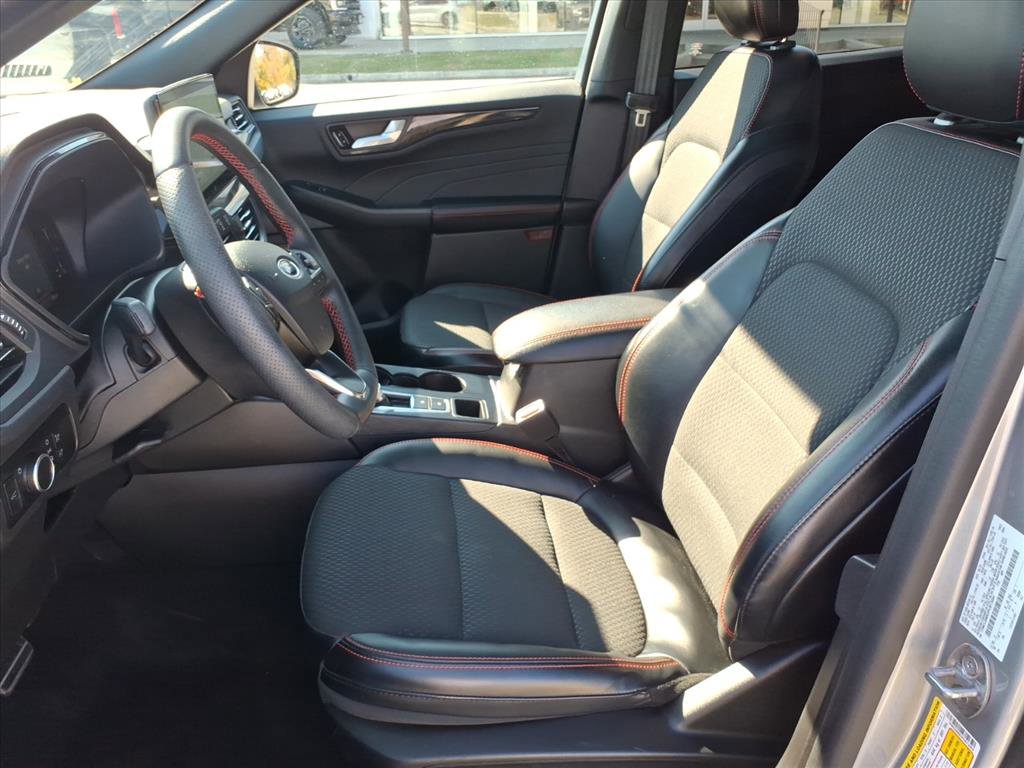 Used 2023 Ford Escape ST-Line w/ Tech Pack #1 image 11