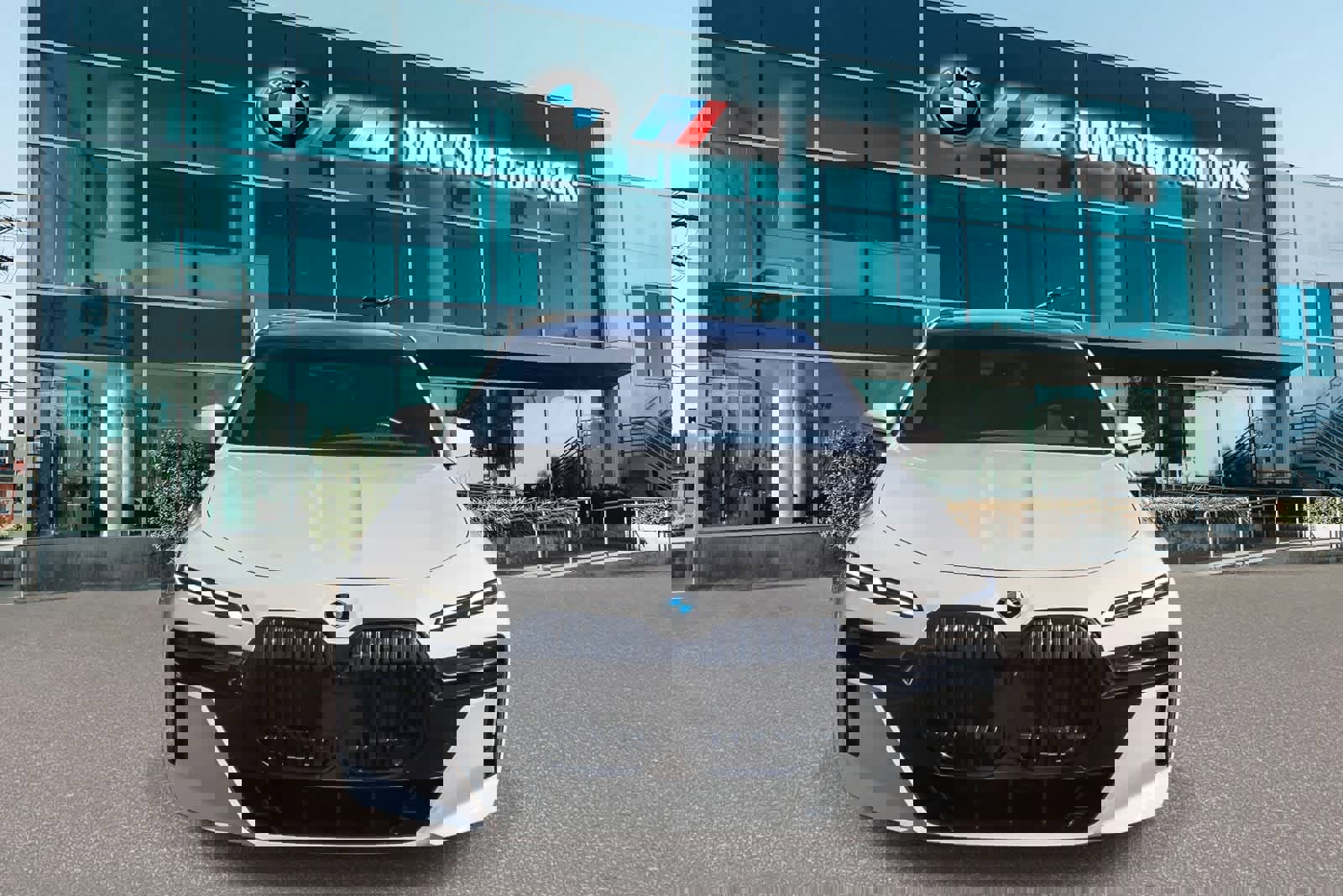 Certified 2023 BMW 740i image 2