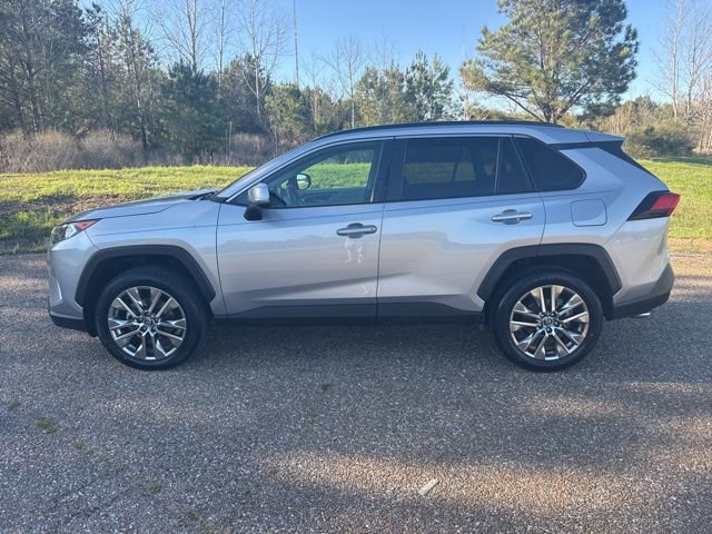 Used 2019 Toyota RAV4 XLE Premium image 5