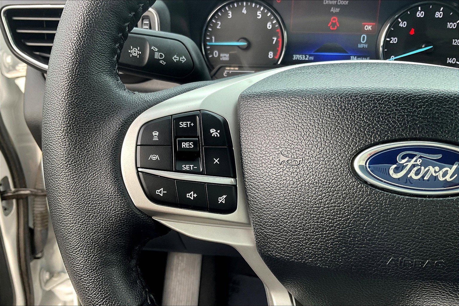 Used 2023 Ford Explorer Limited image 22