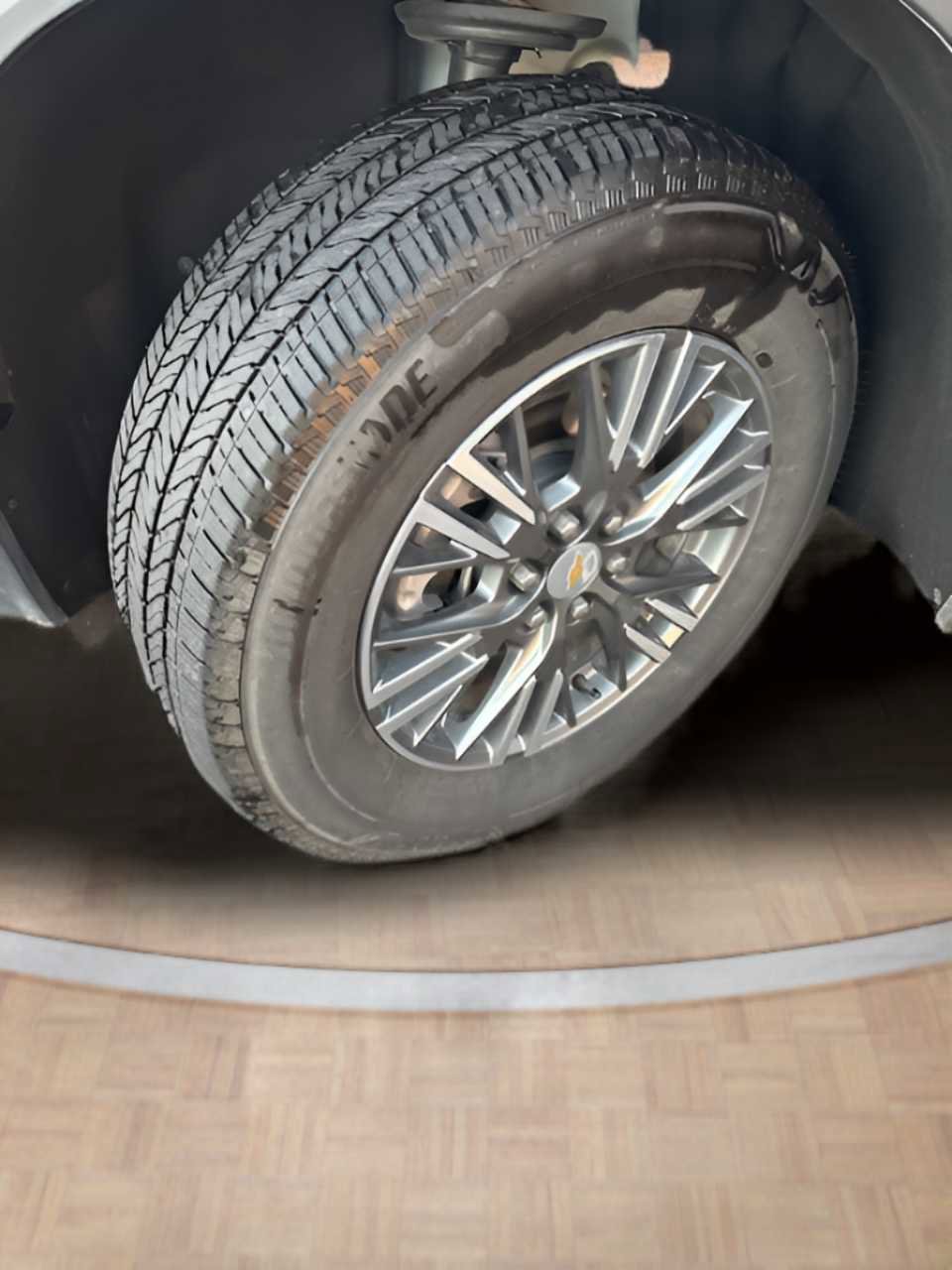 Used 2025 Chevrolet Traverse LT image 32