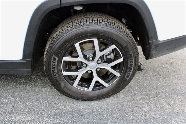 New 2024 Jeep Grand Cherokee L Limited w/ Trailer Tow Package image 13