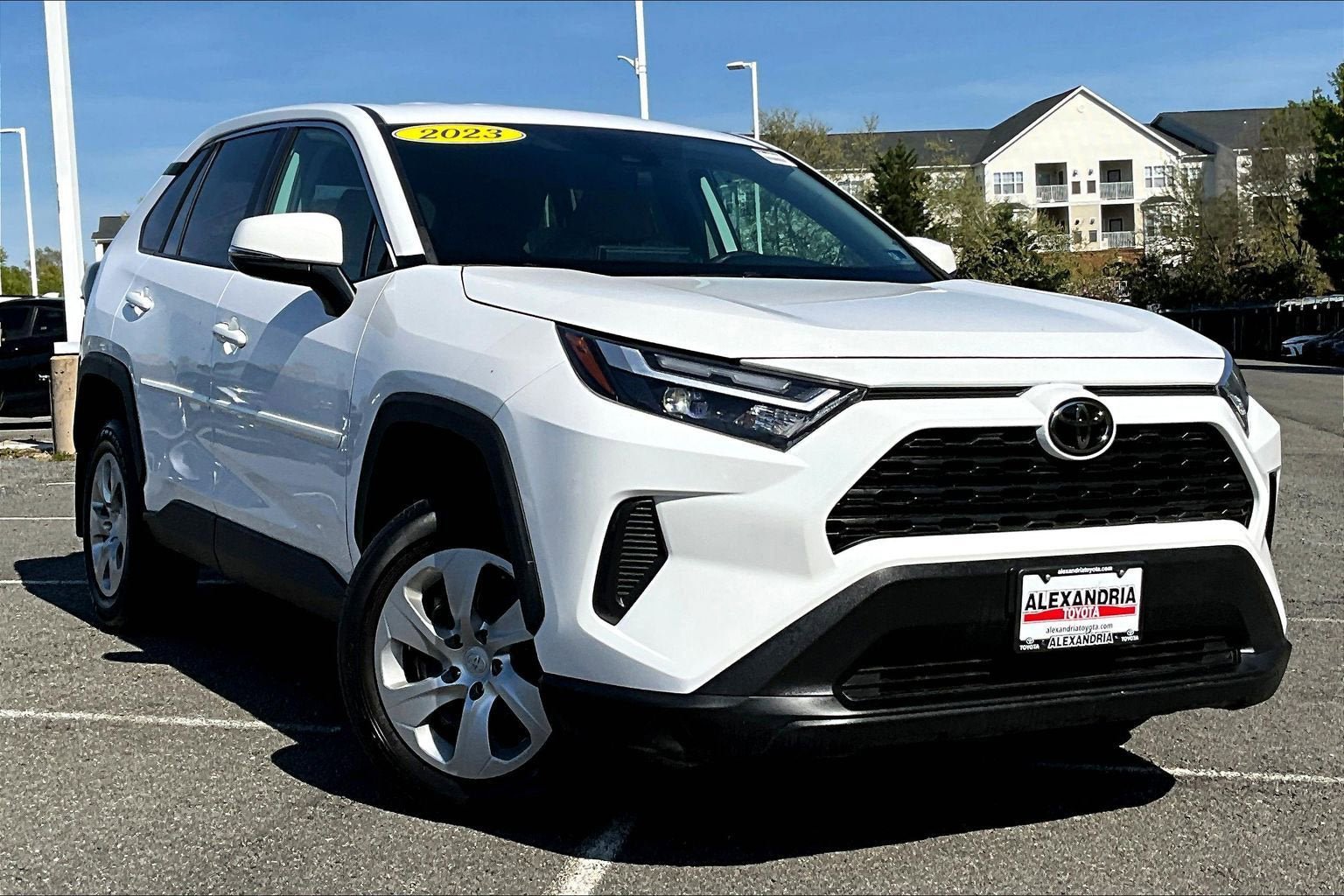 Used 2023 Toyota RAV4 LE AWD/4WD image 2