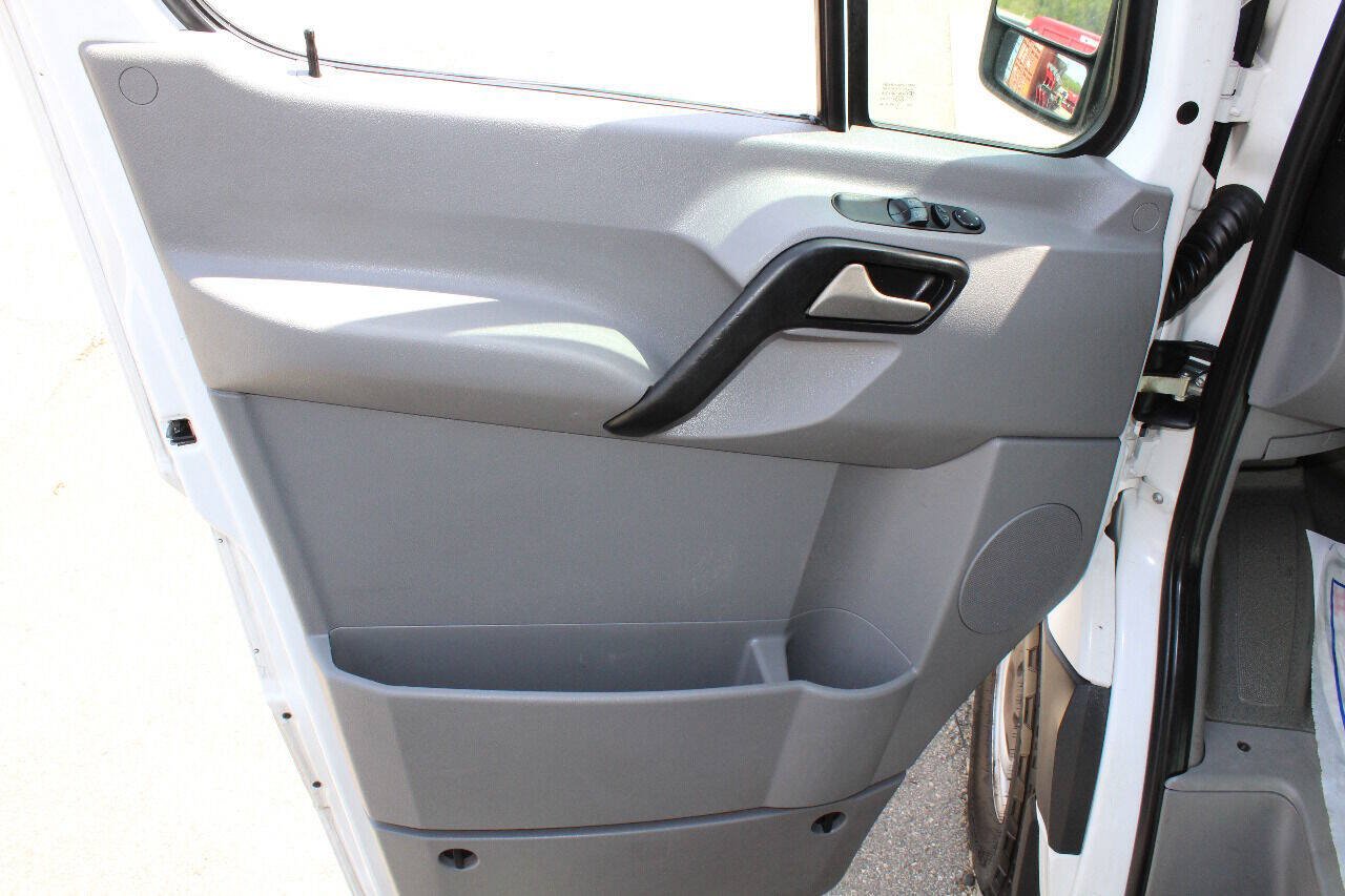 Used 2012 Mercedes-Benz Sprinter 2500 image 9