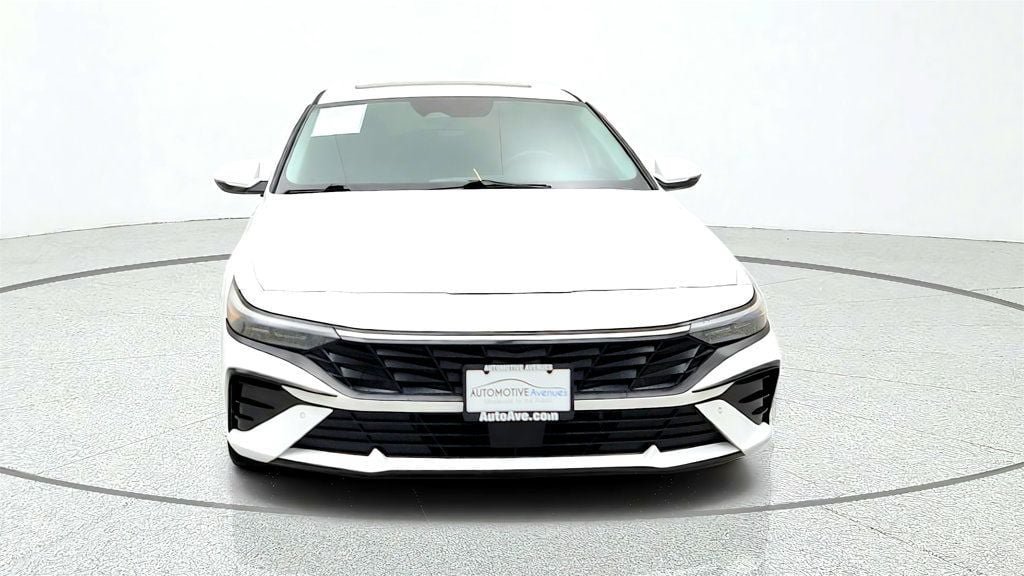 Used 2024 Hyundai Elantra Limited FWD image 2