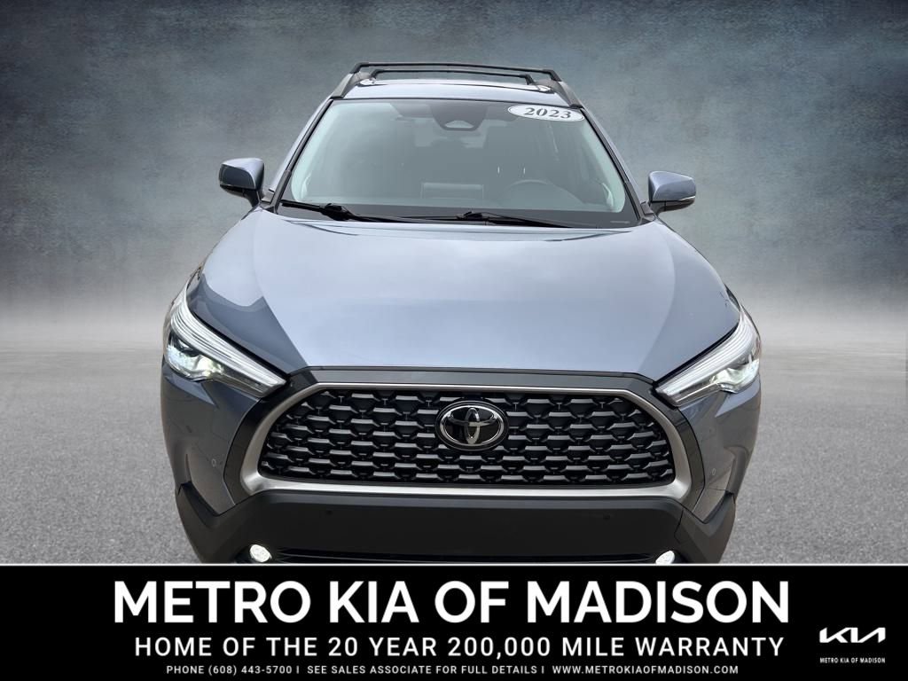 Used 2023 Toyota Corolla Cross XLE image 2