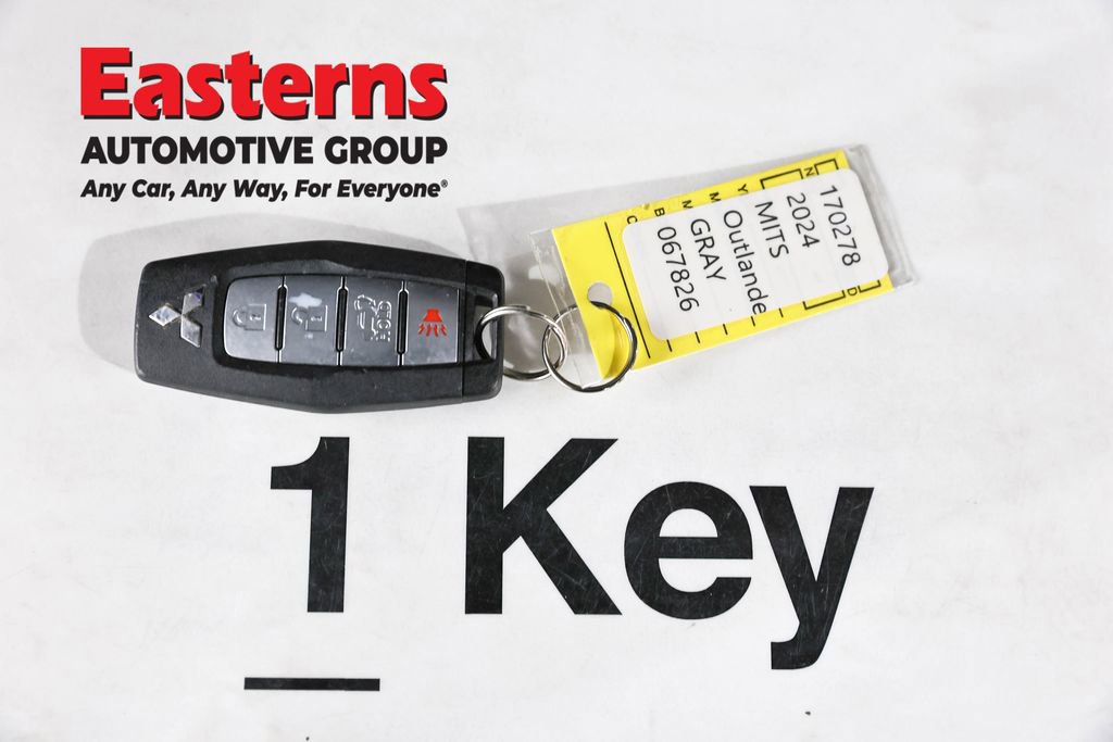 Used 2024 Mitsubishi Outlander SE AWD/4WD image 24