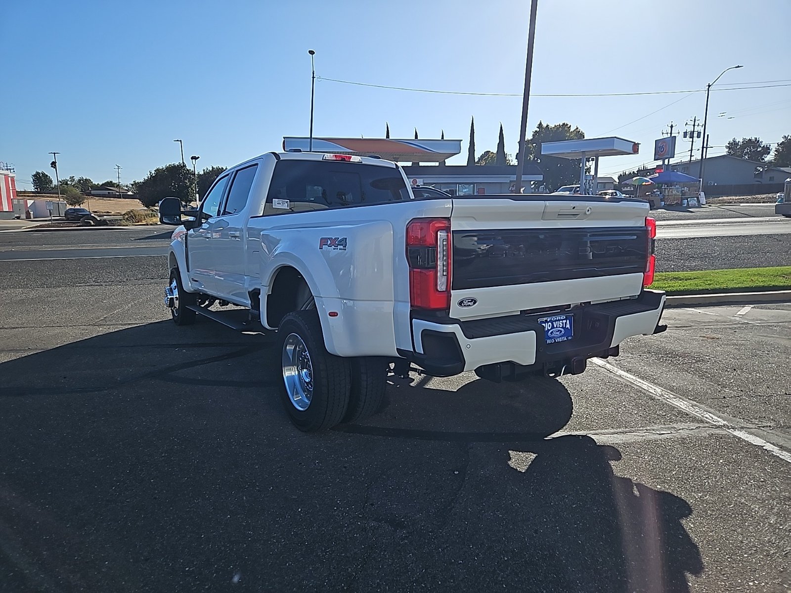 New 2027 Ford F450 Platinum w/ FX4 Off-Road Package AWD/4WD image 4