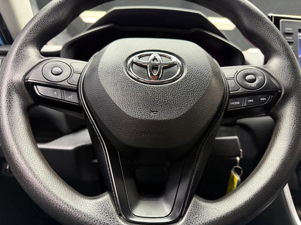 Used 2020 Toyota RAV4 LE FWD image 23