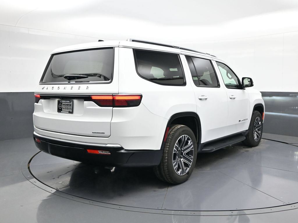 Used 2024 Jeep Wagoneer Series II w/ Flexible Seating Group RWD image 10