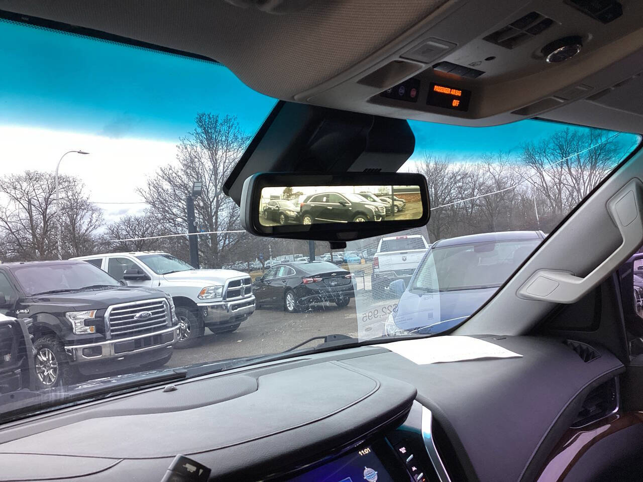 Used 2017 Cadillac Escalade ESV Luxury AWD/4WD image 18