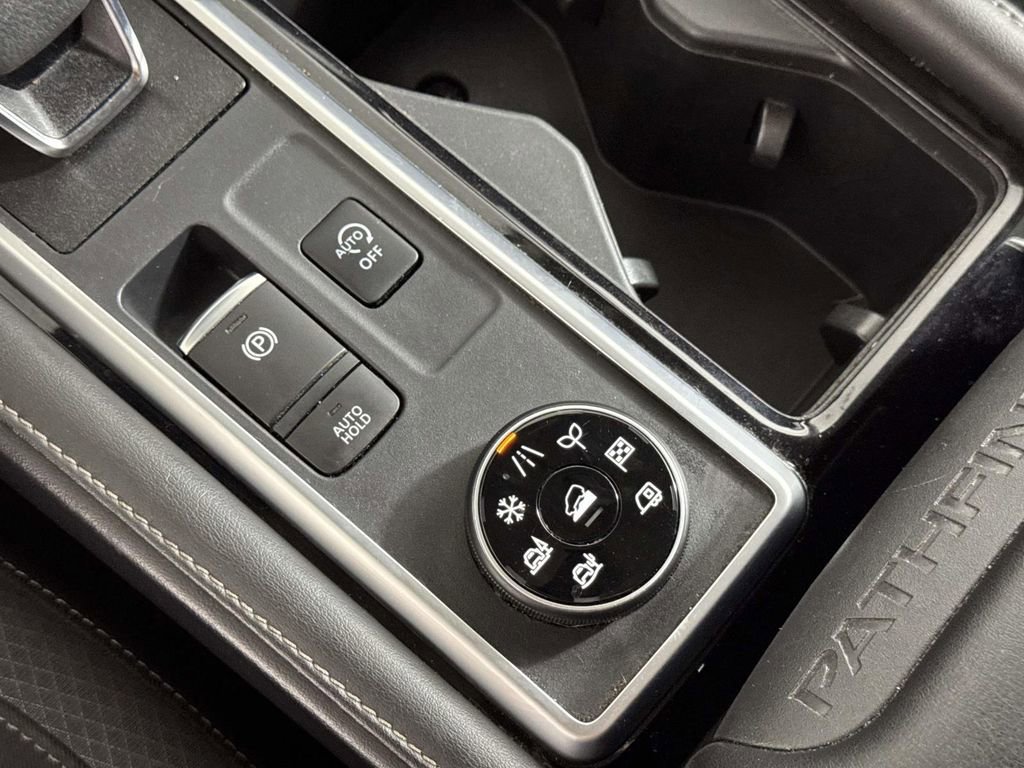Used 2022 Nissan Pathfinder SV AWD/4WD image 30