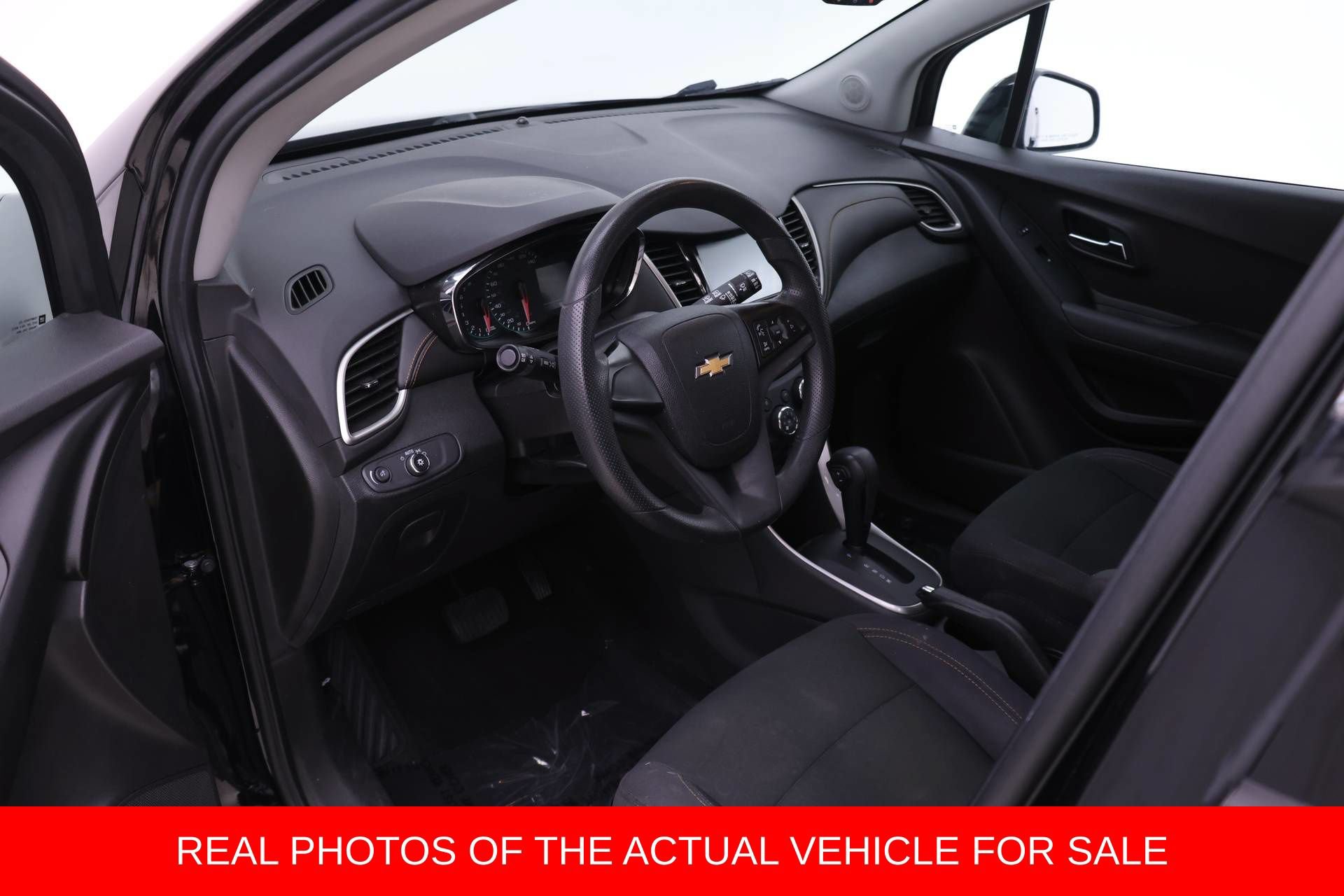 Used 2017 Chevrolet Trax LS AWD/4WD image 3