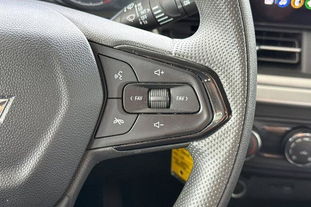 Used 2025 Chevrolet Trax LS FWD image 33