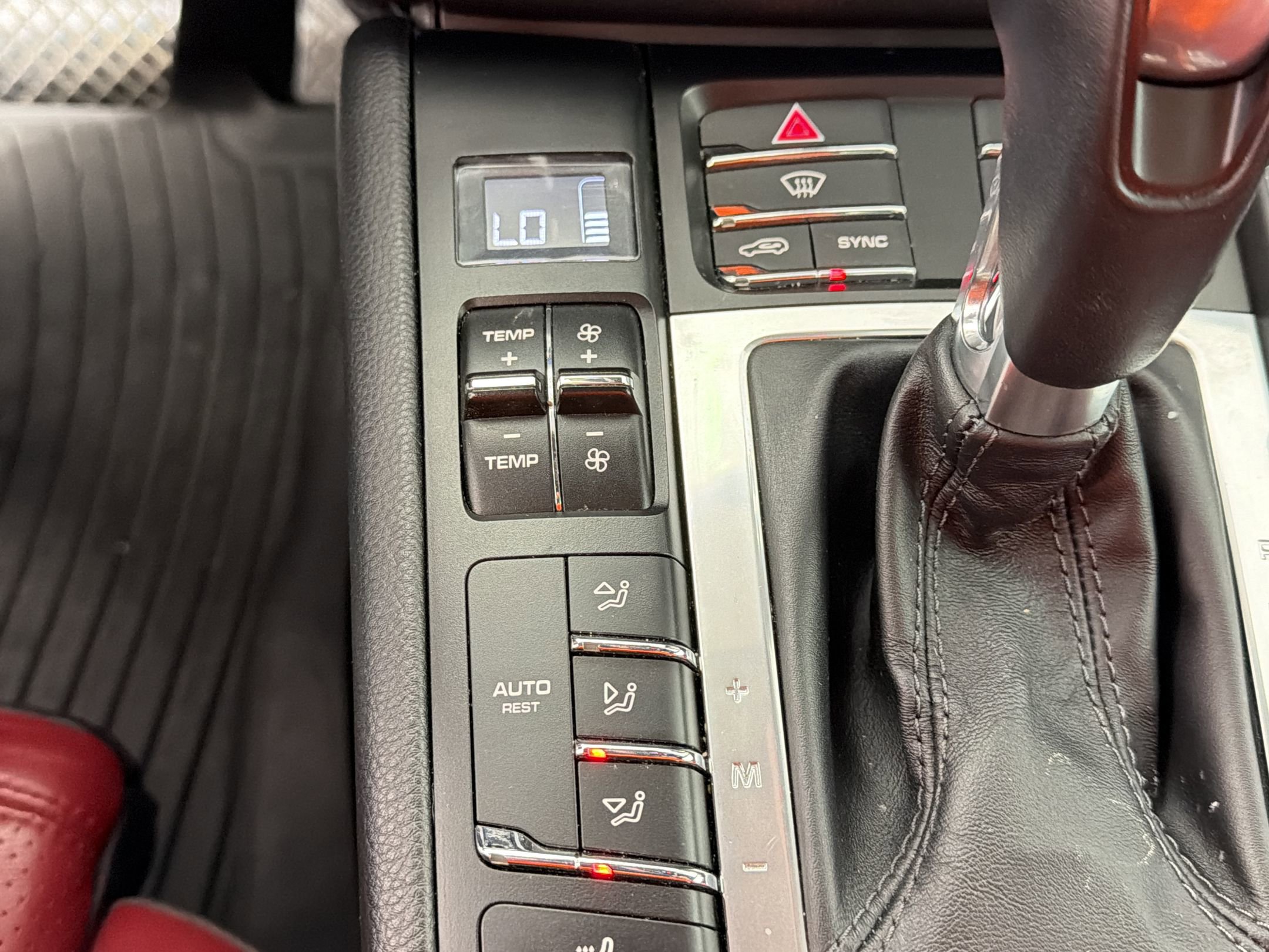 Used 2017 Porsche Macan Turbo AWD/4WD image 18