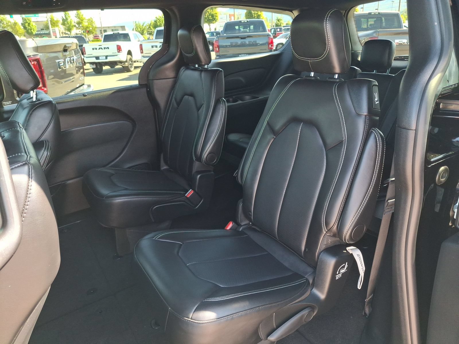 Certified 2025 Chrysler Pacifica Select FWD image 19