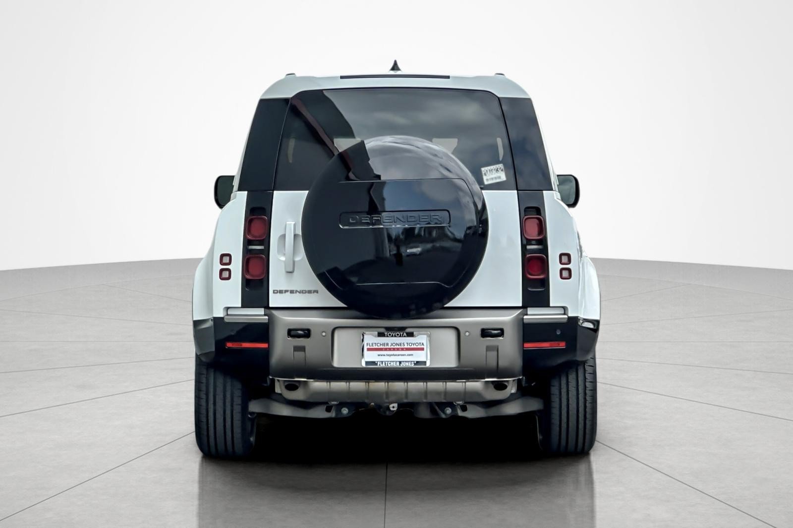 Used 2024 Land Rover Defender 110 X-Dynamic SE AWD/4WD image 4
