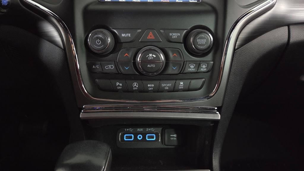 Used 2020 Jeep Grand Cherokee Laredo AWD/4WD image 27