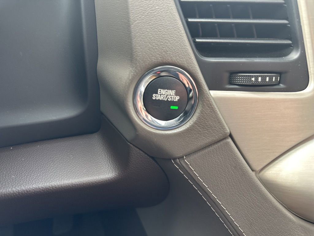 Used 2020 GMC Yukon XL Denali w/ Denali Premium Package image 10