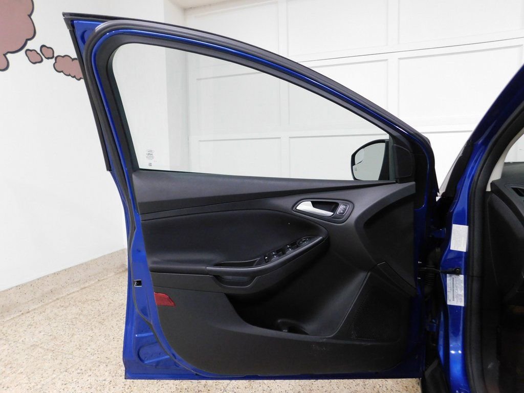 Used 2018 Ford Focus SE w/ SE Winter Package FWD image 25