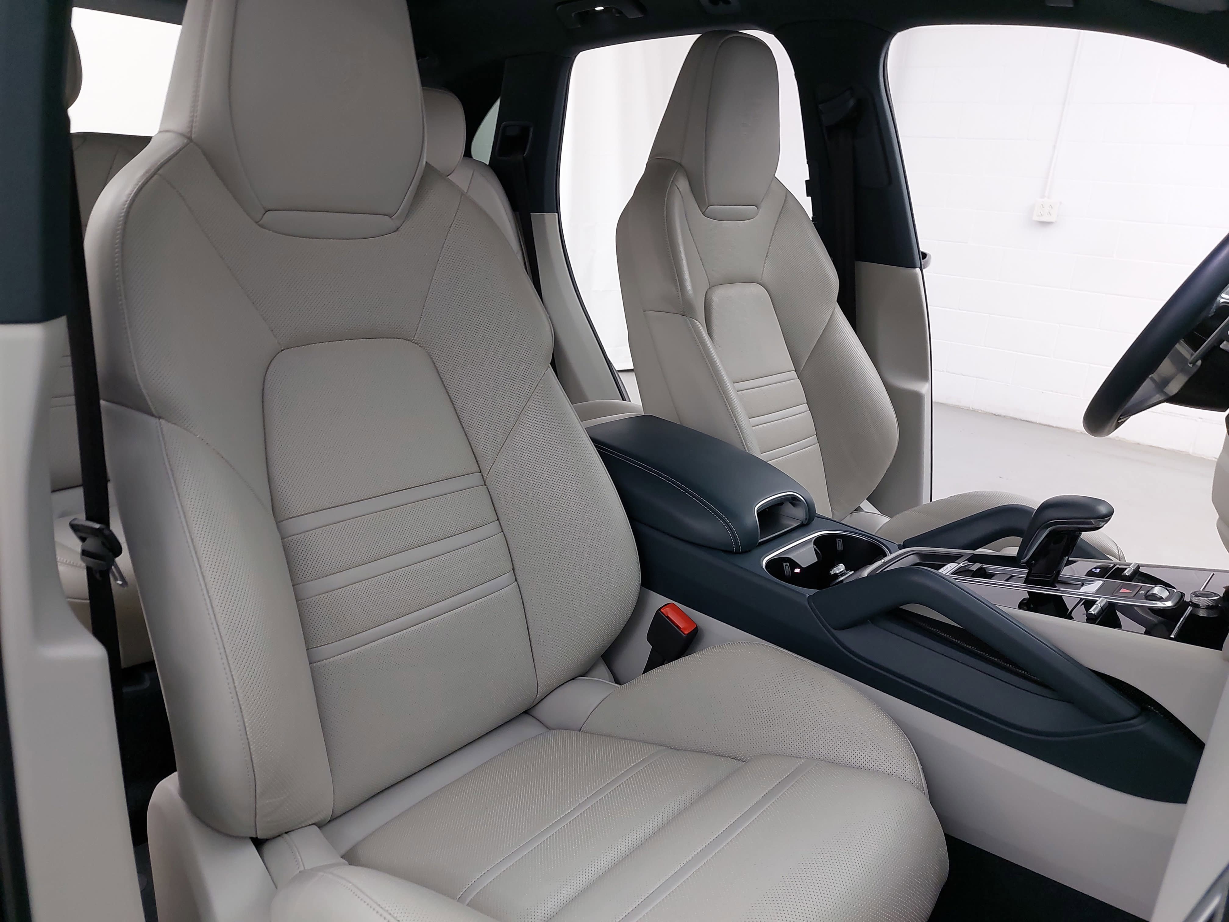Certified 2022 Porsche Cayenne AWD/4WD image 12
