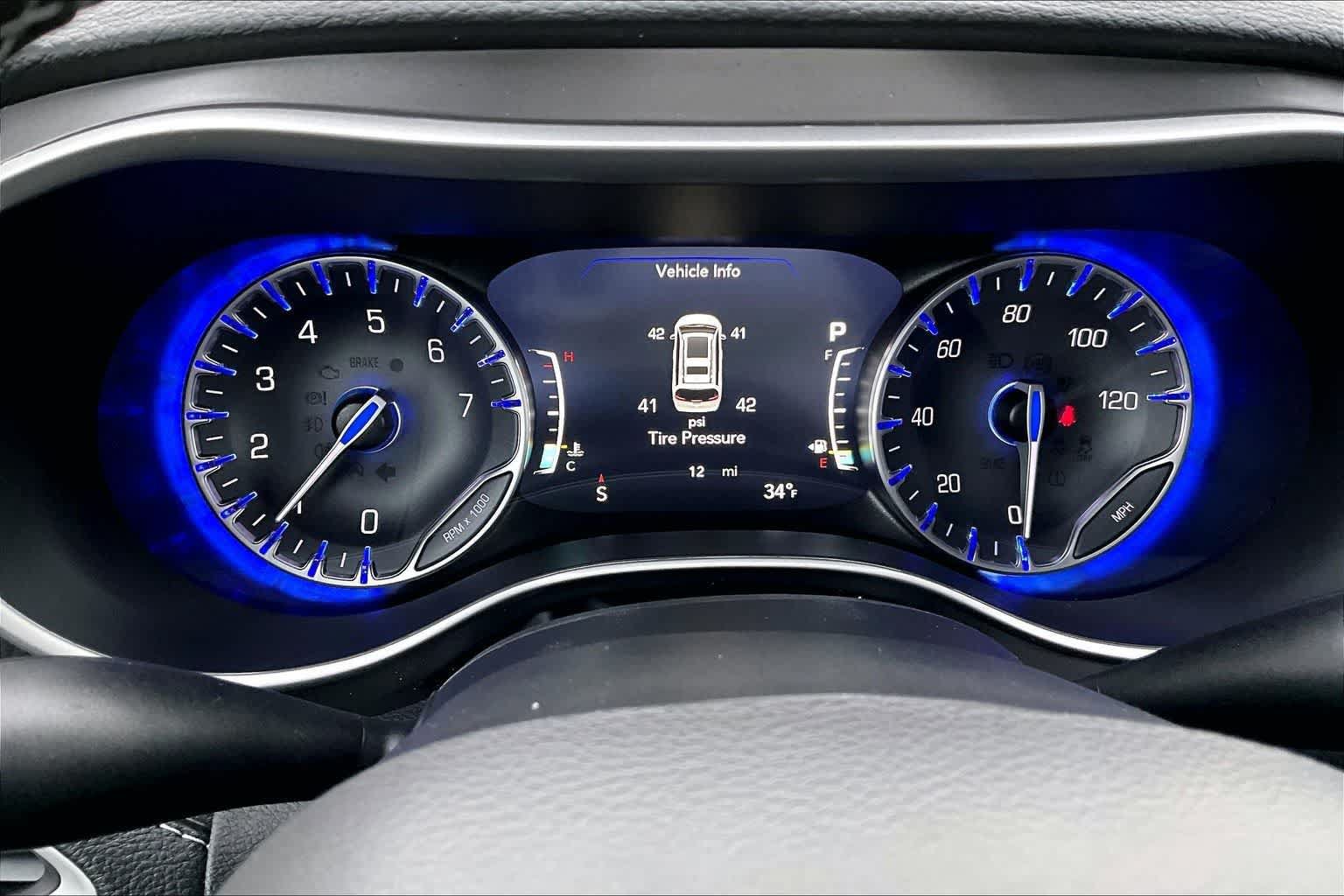New 2026 Chrysler Pacifica Select AWD/4WD image 18