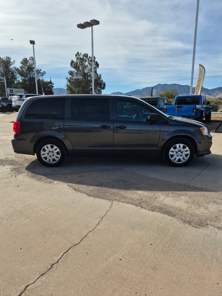 Used 2020 Dodge Grand Caravan SE w/ UConnect Hands-Free Group image 4
