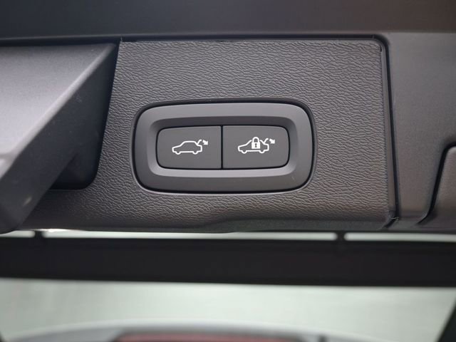 New 2026 Volvo XC60 B5 Ultra w/ Protection Package Premier image 33