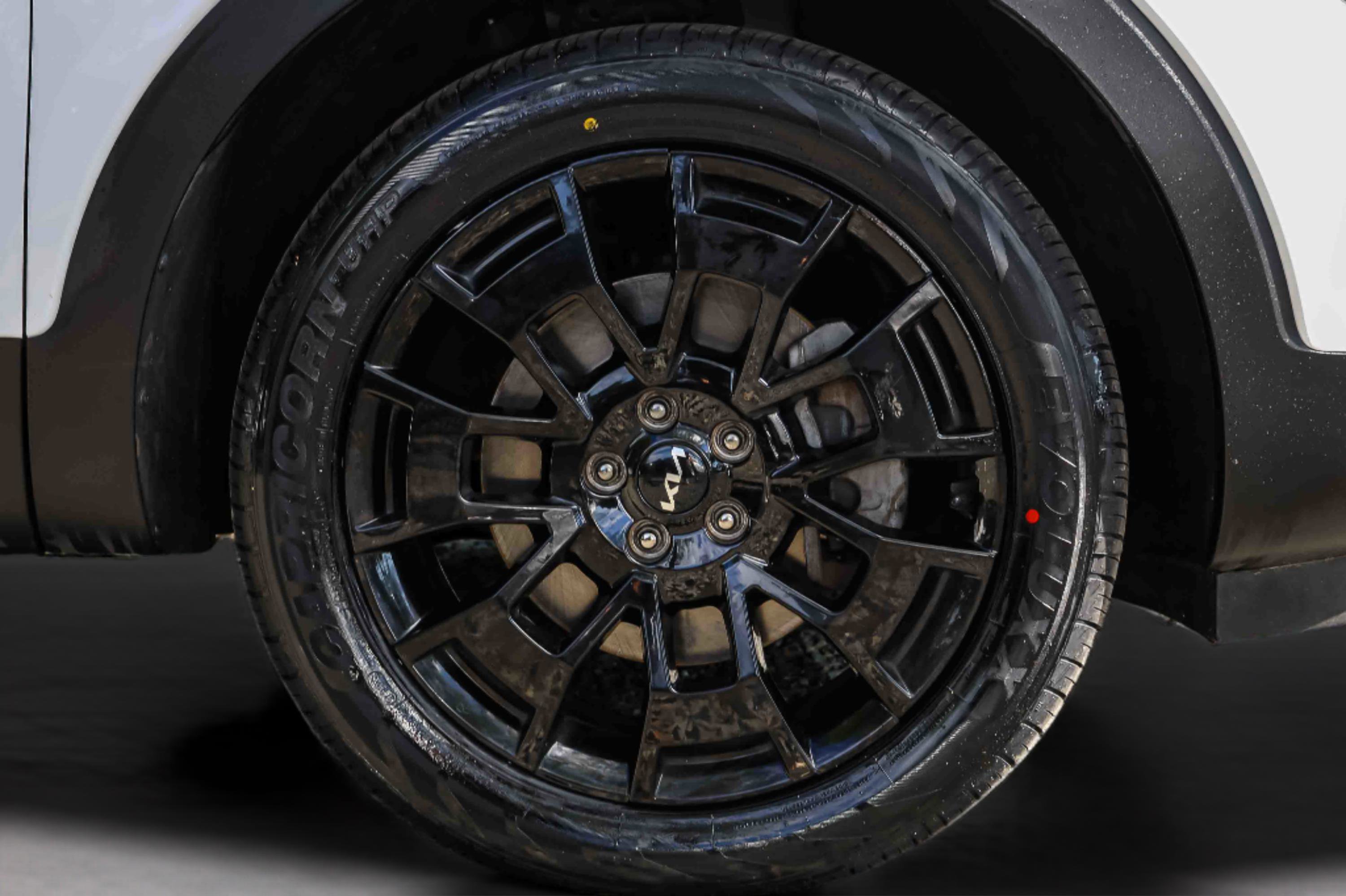 Certified 2022 Kia Telluride SX w/ Nightfall Edition Package AWD/4WD image 30