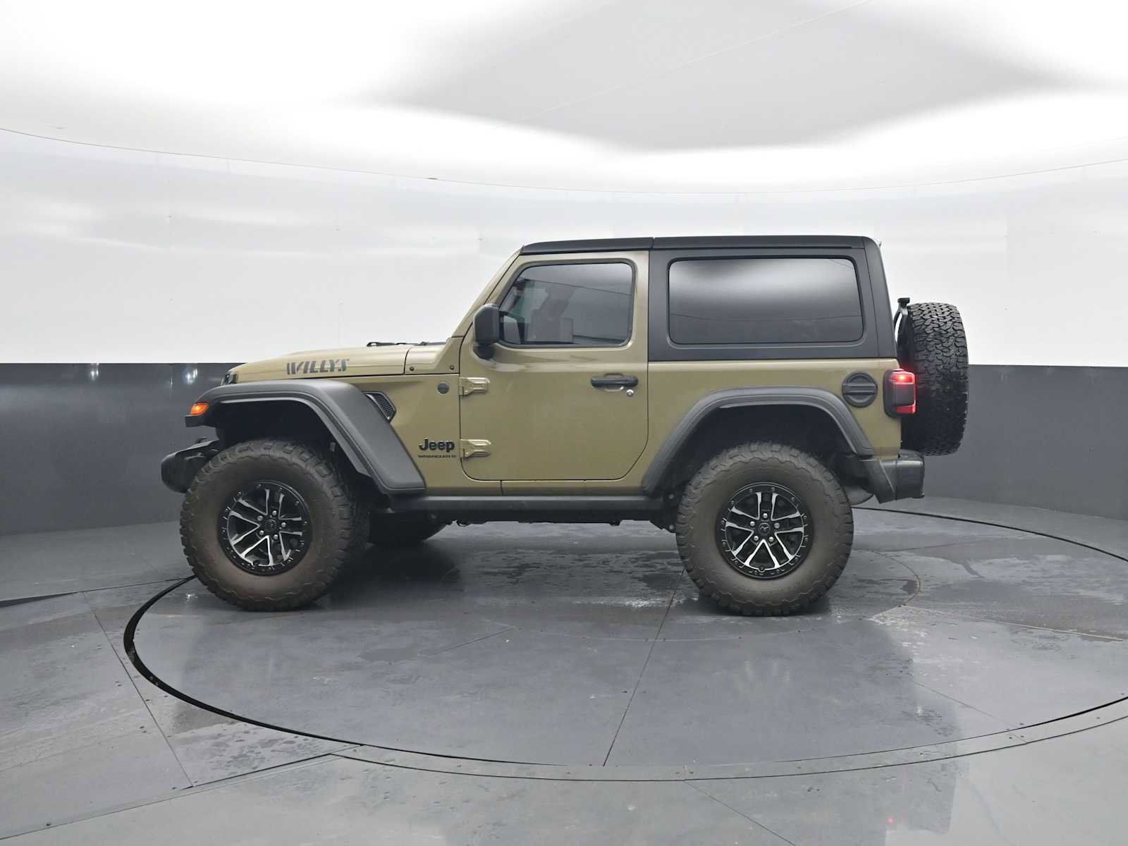 Used 2025 Jeep Wrangler Sport image 5