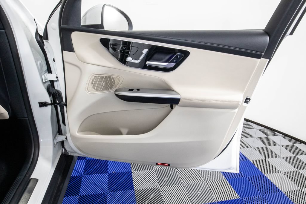Used 2025 Mercedes-Benz GLC 300 image 16