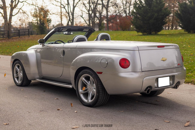 Used 2005 Chevrolet SSR w/ Preferred Equipment Group image 6
