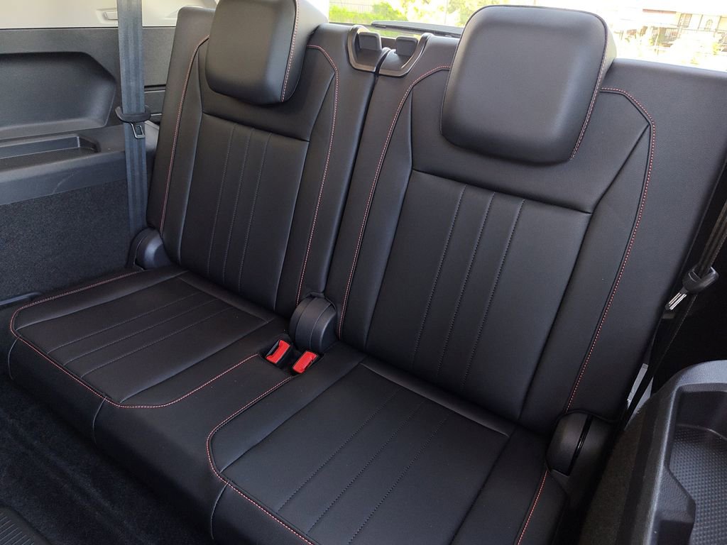 Used 2024 Volkswagen Tiguan Wolfsburg Edition image 35