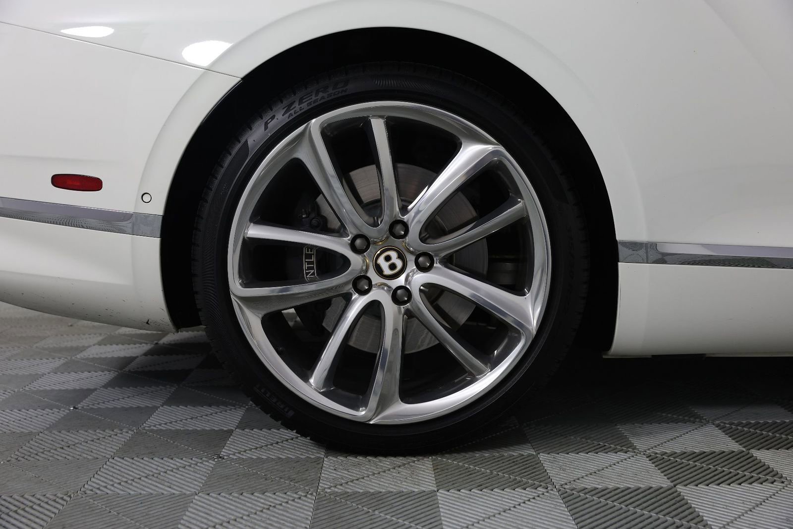 Used 2020 Bentley Continental GT image 18