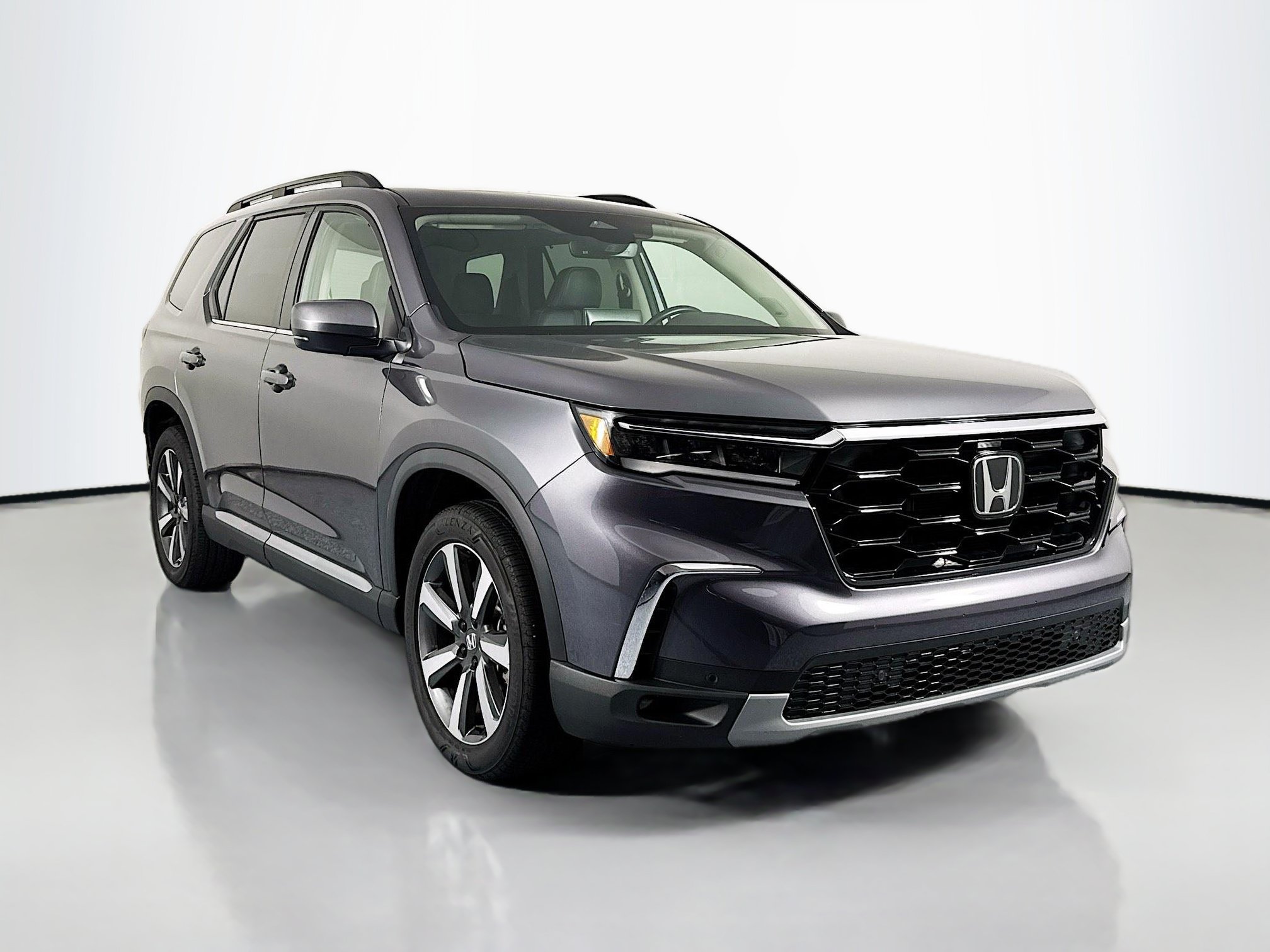 Certified 2023 Honda Pilot Touring image 3