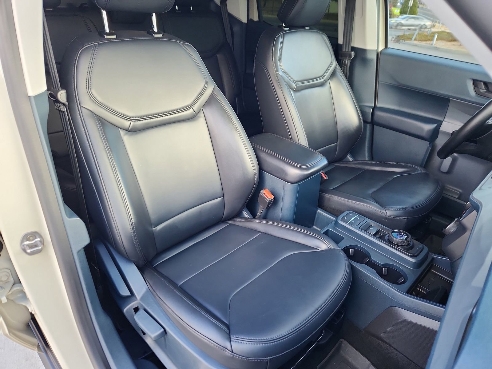 Used 2024 Ford Maverick Lariat w/ Black Appearance Package image 16