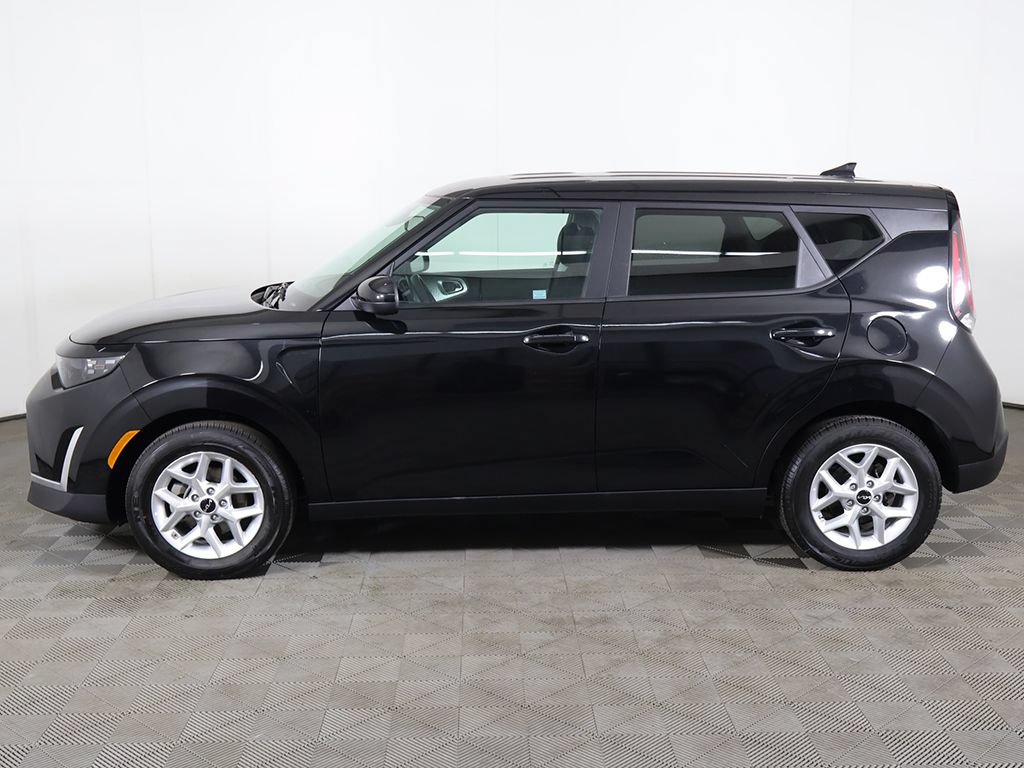 Used 2025 Kia Soul LX w/ LX Technology Package FWD image 16