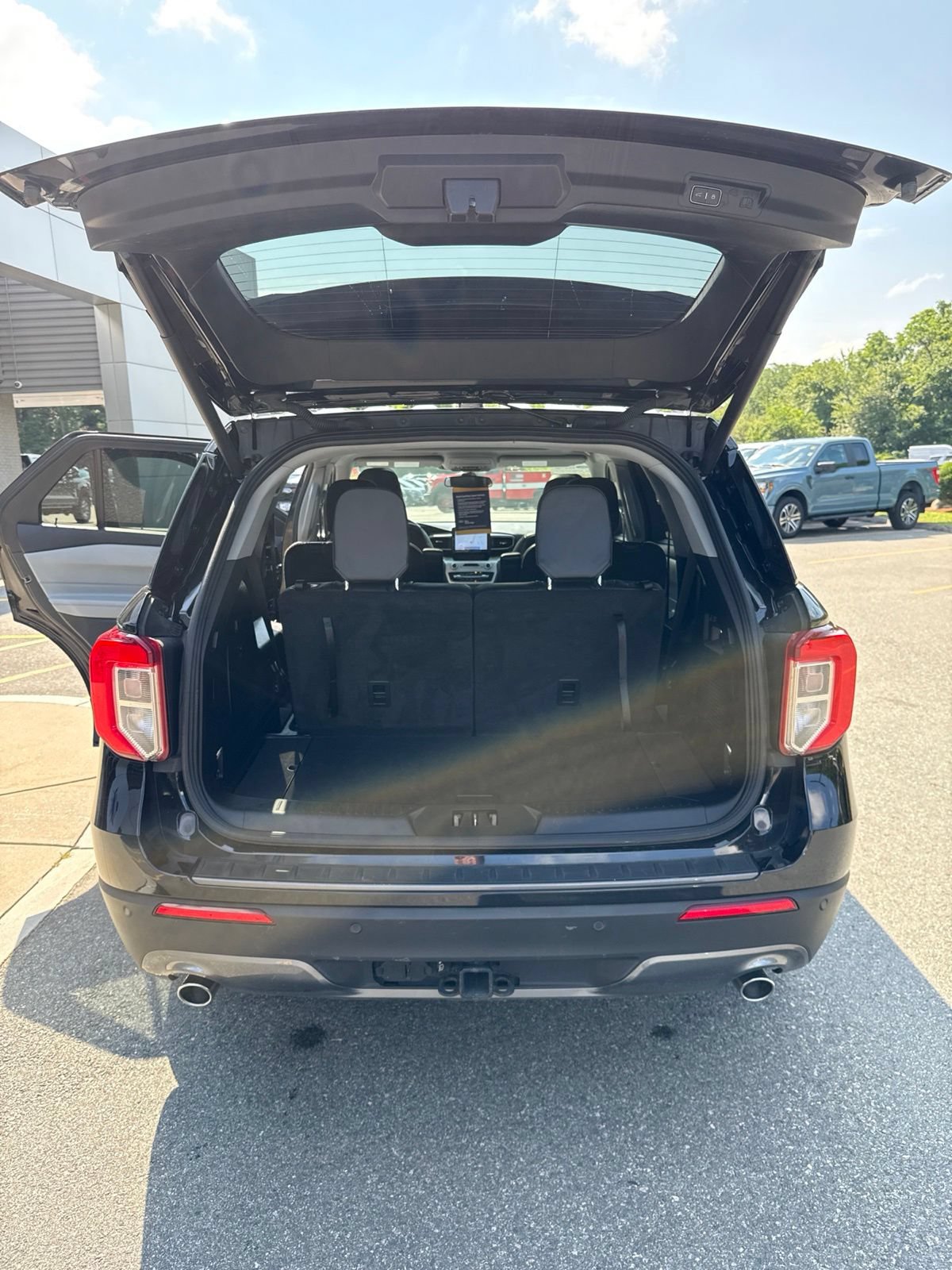 Certified 2023 Ford Explorer XLT w/ Equipment Group 202A AWD/4WD image 18