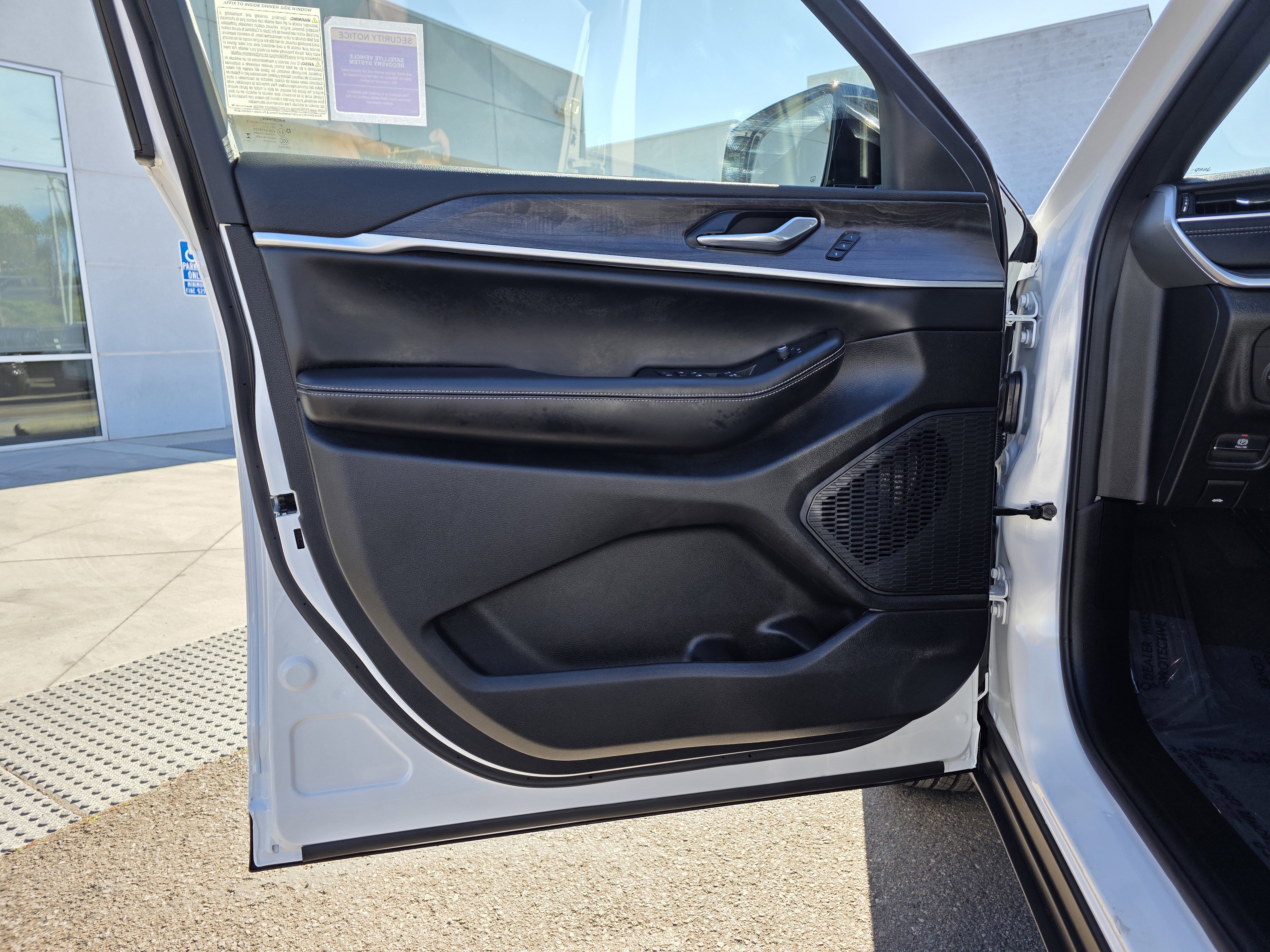 New 2025 Jeep Grand Cherokee Limited image 11