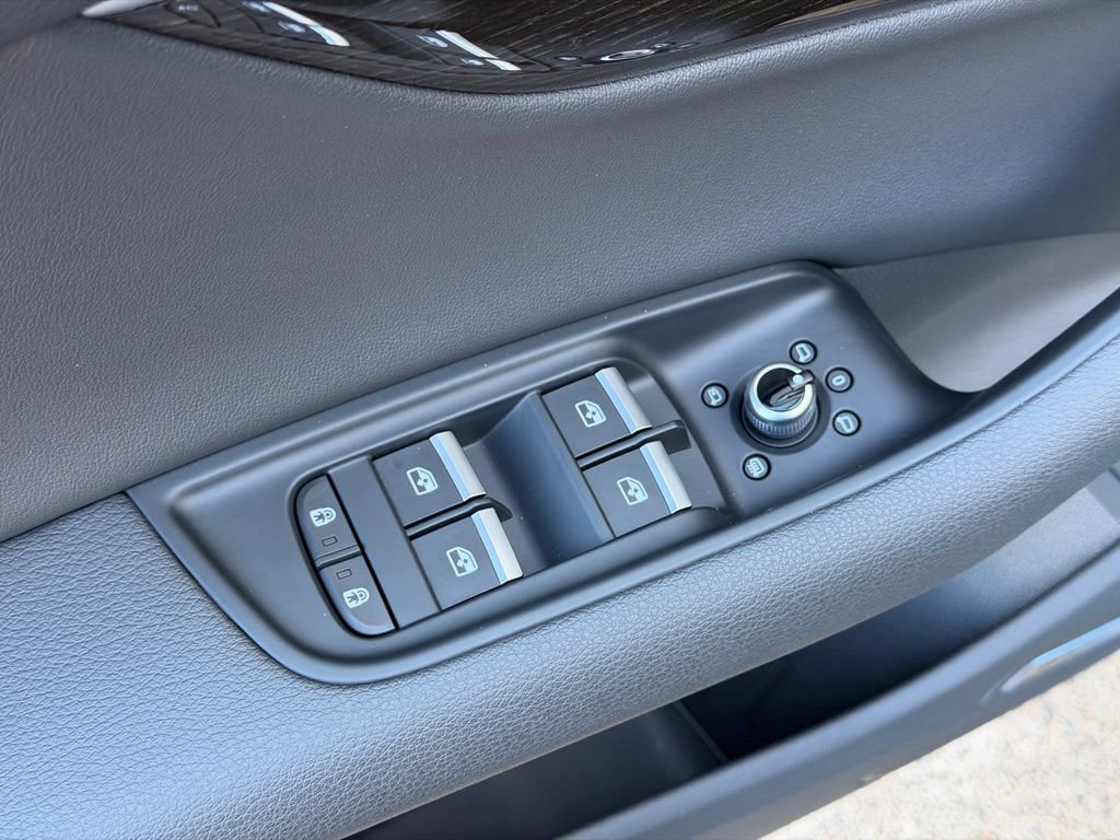 Used 2025 Audi Q7 2.0T Premium w/ Convenience Plus Package image 24