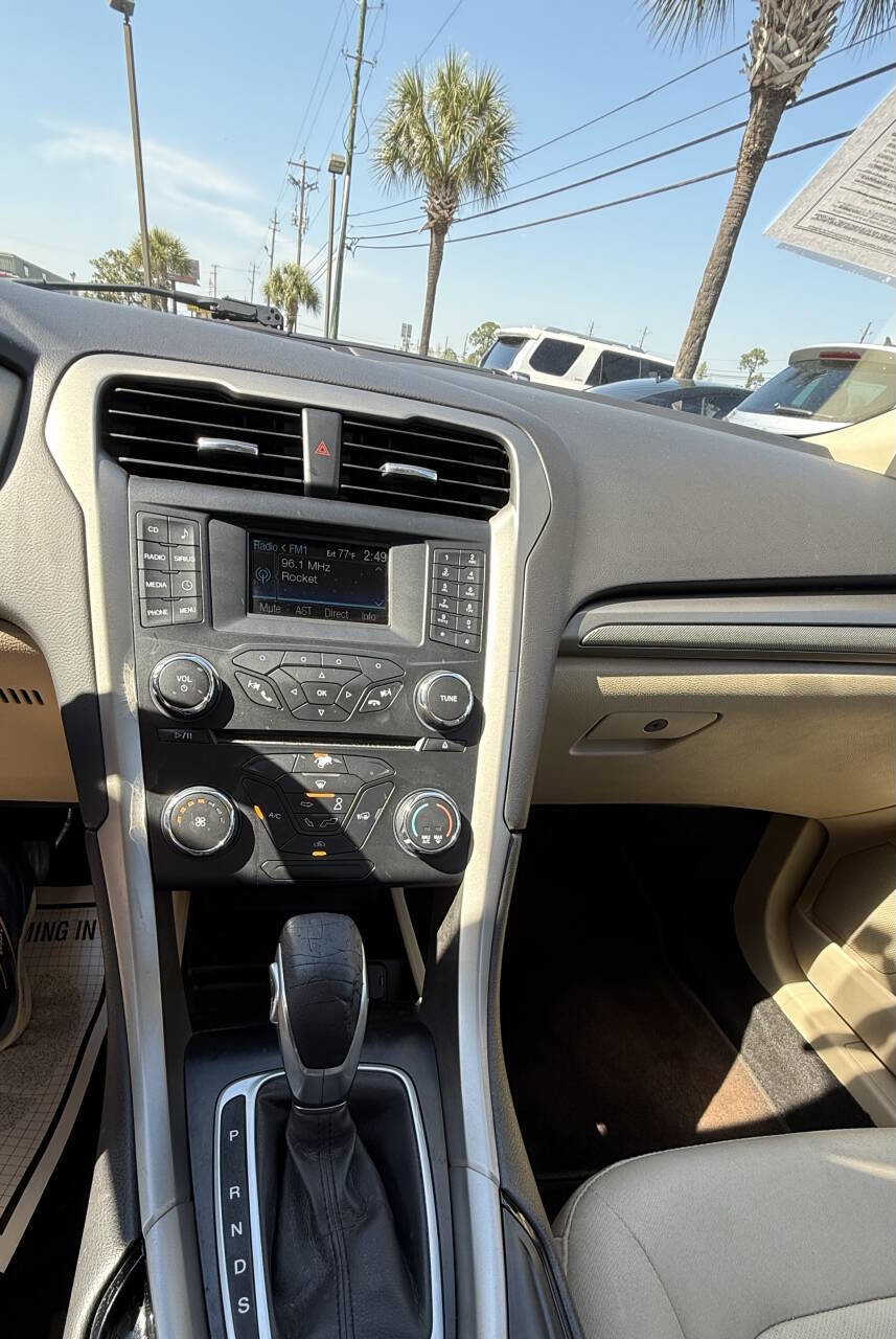 Used 2013 Ford Fusion SE FWD image 11