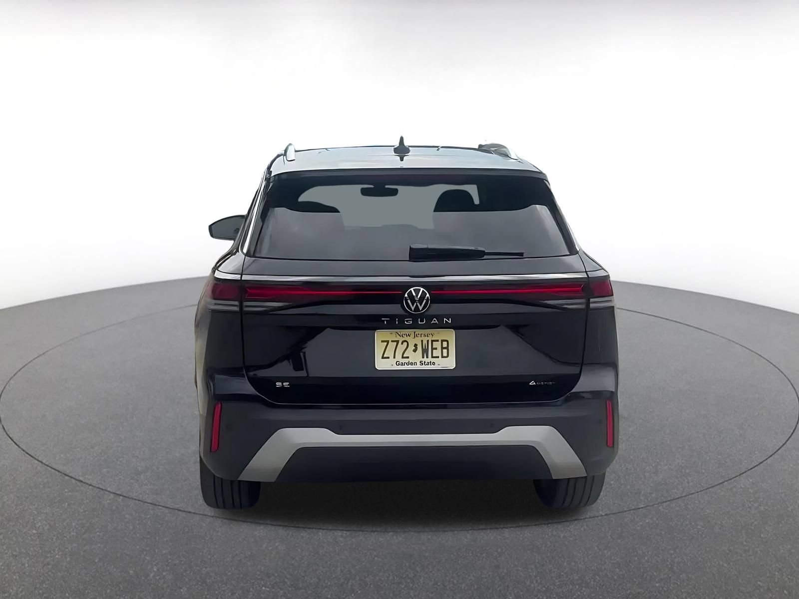 Used 2026 Volkswagen Tiguan SE AWD/4WD image 12