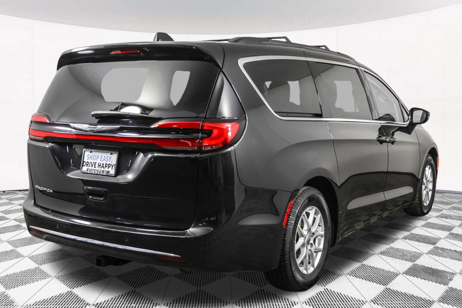 Used 2022 Chrysler Pacifica Touring-L image 15