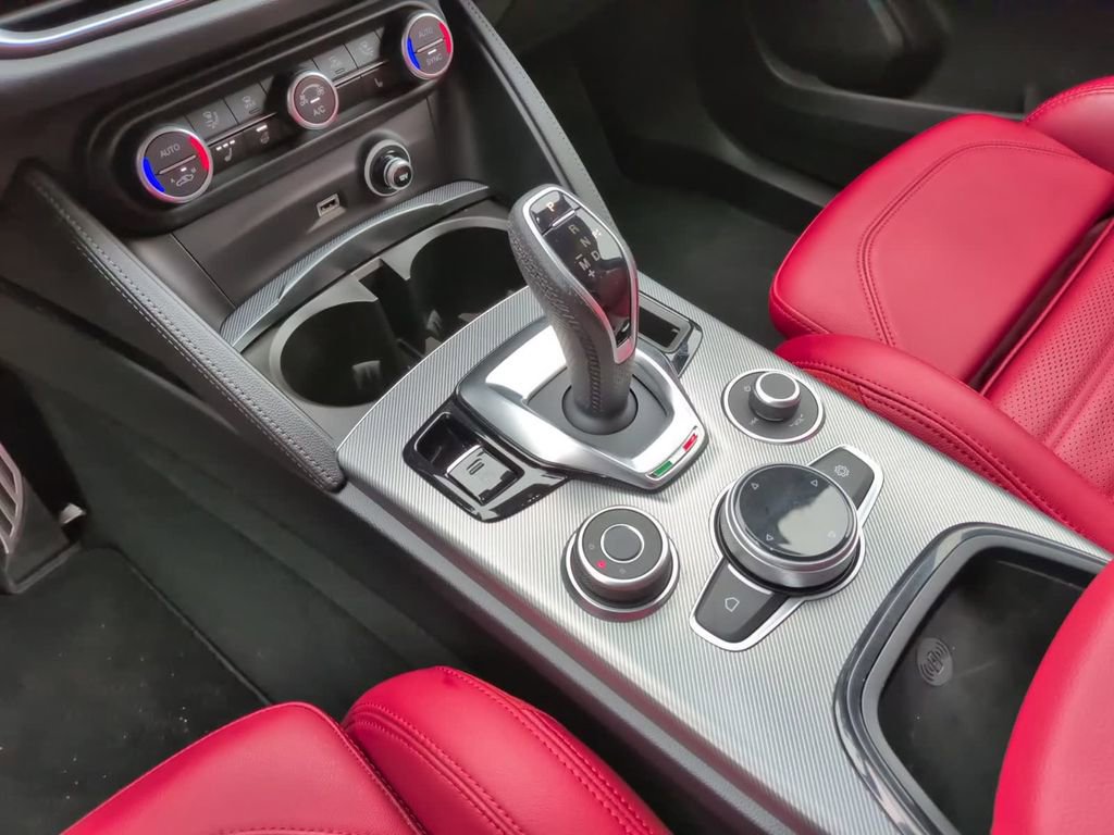 Used 2024 Alfa Romeo Stelvio Veloce image 31