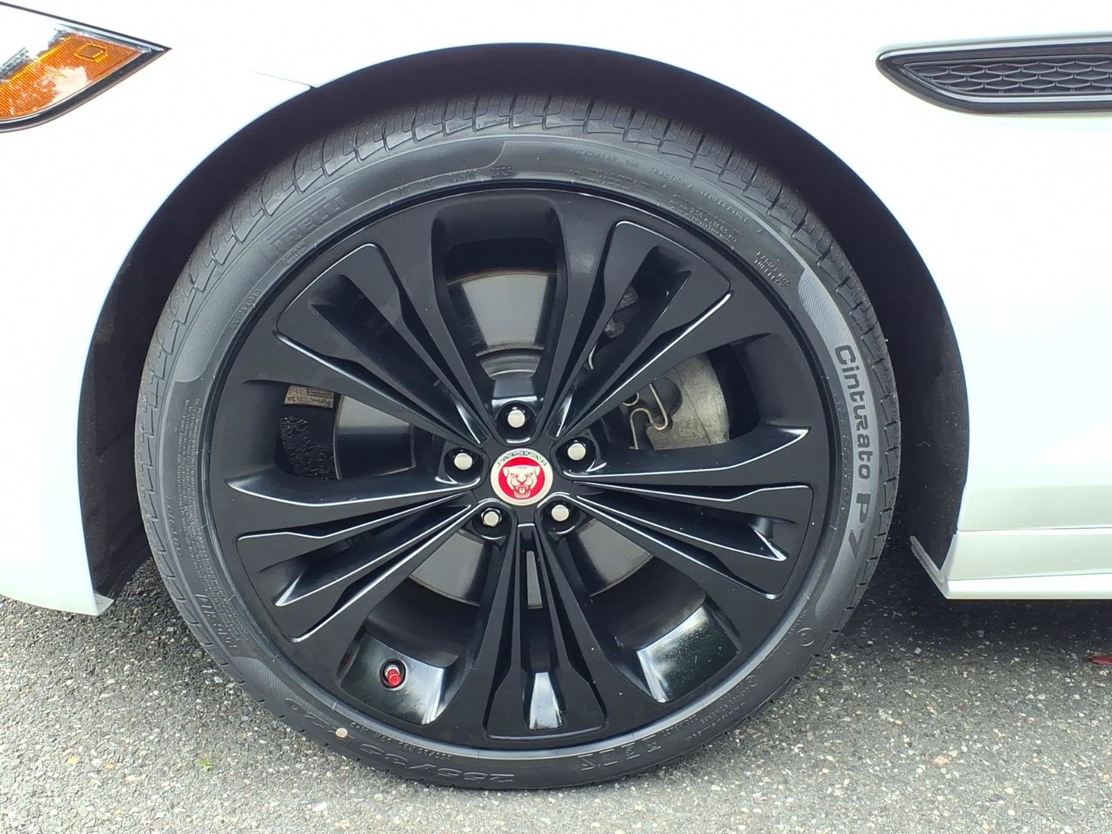 Certified 2022 Jaguar XF R-Dynamic SE AWD/4WD image 9