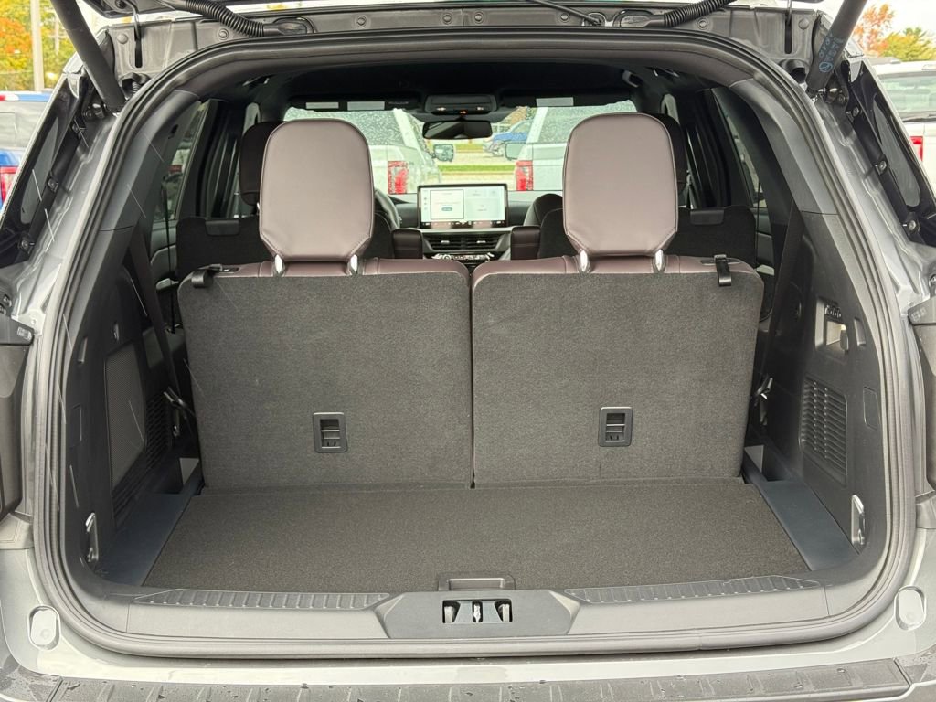 New 2026 Ford Explorer Platinum image 7