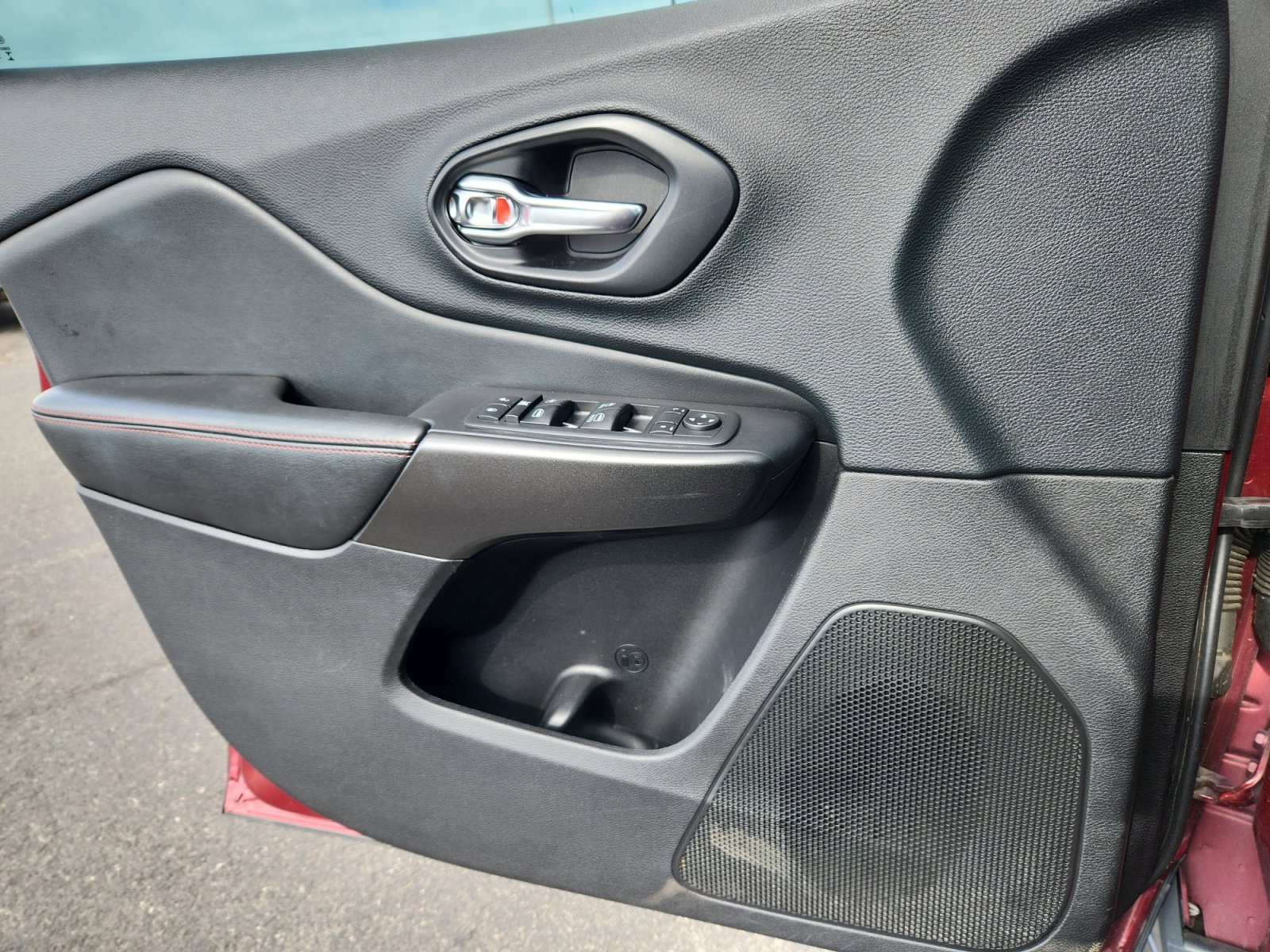 Used 2020 Jeep Cherokee Trailhawk w/ Cold Weather Group image 13